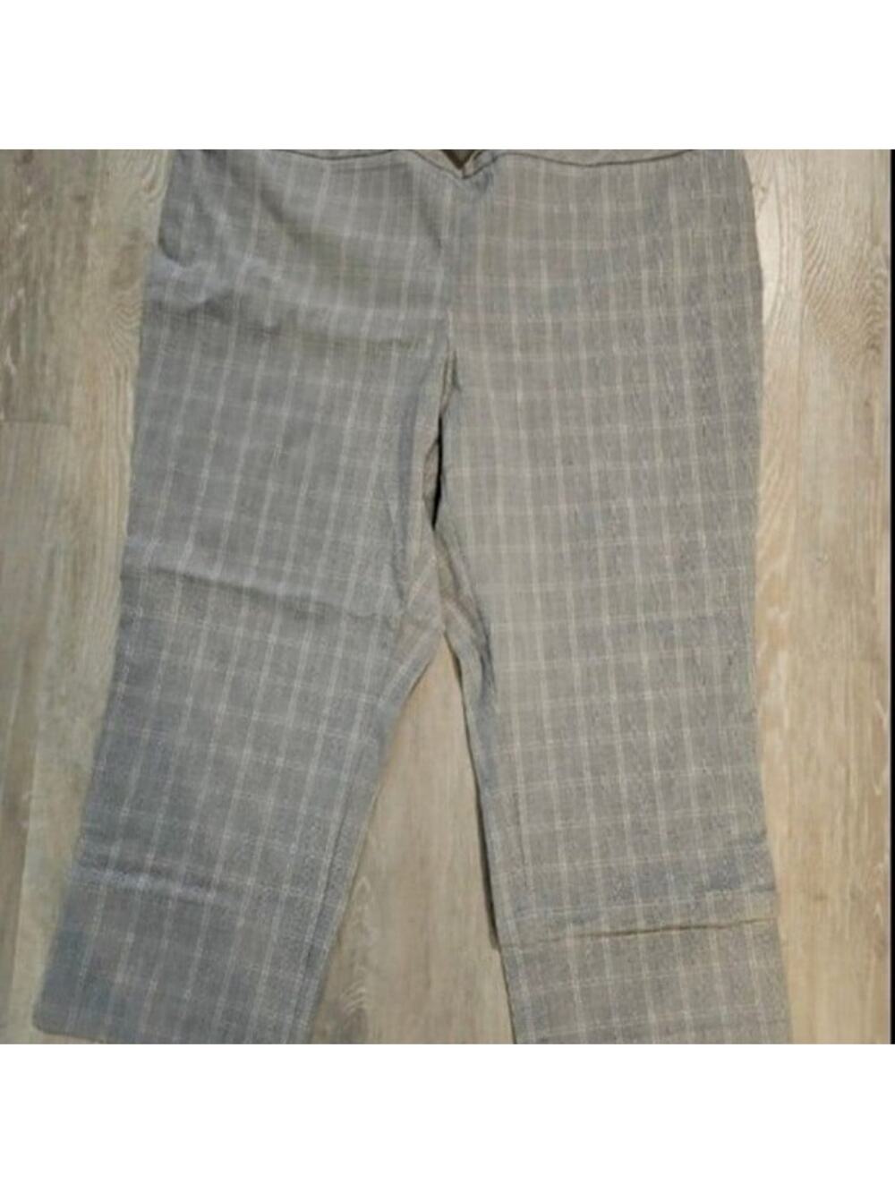 Women's Capri Van Heusen Dress Pants Size 12 Stretch Waist